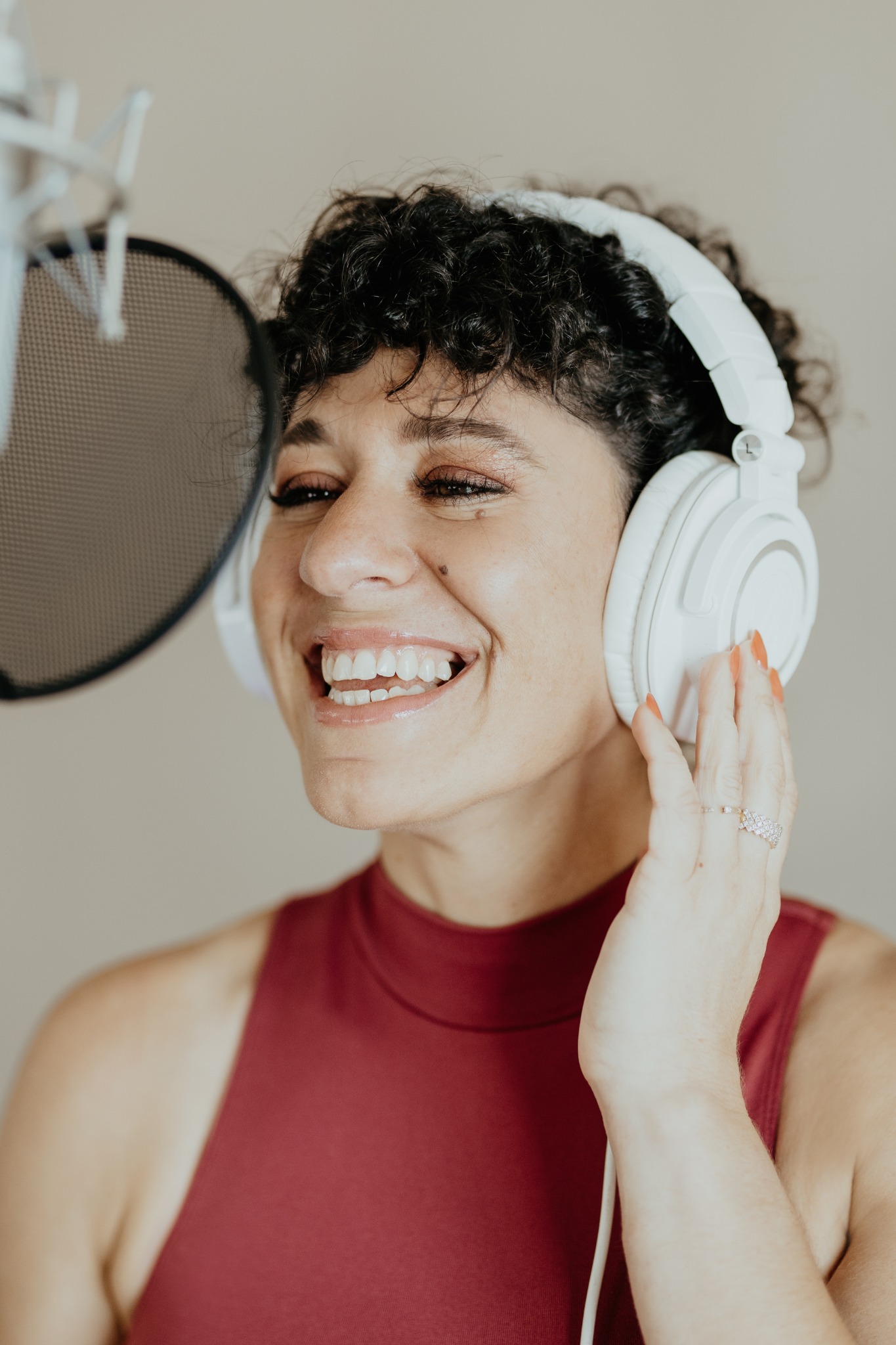 Yael Lanciano at the microphone